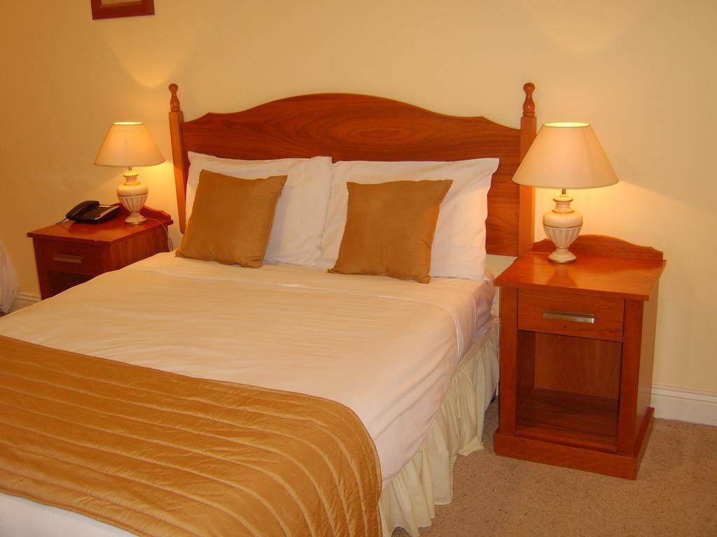 Tudor House Guest House 던가반 외부 사진